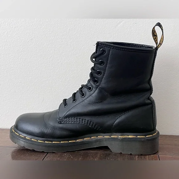 Dr. Martens 1460 Vonda Embroidered Roses Black Leather Boots Womens size 9 - Picture 3 of 11